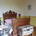 Chateau De Pensión Vallègue