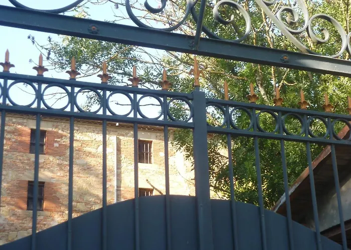 Chateau De بيت ضيافة 3*