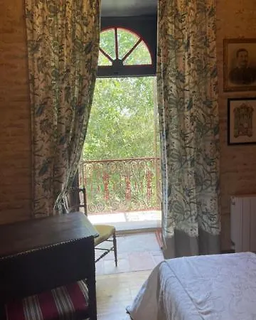 Konukevi Chateau De 3*