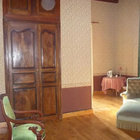 Konukevi Chateau De Vallègue