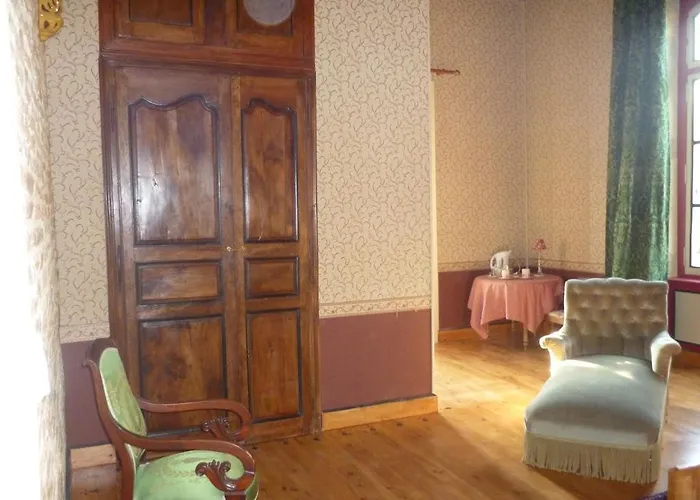 Guest house Chateau De Vallegue