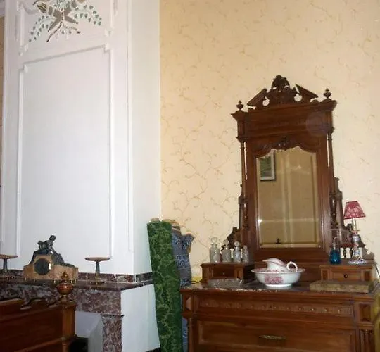 Guest house Chateau De Vallegue