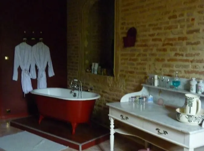 Guest house Chateau De 3*